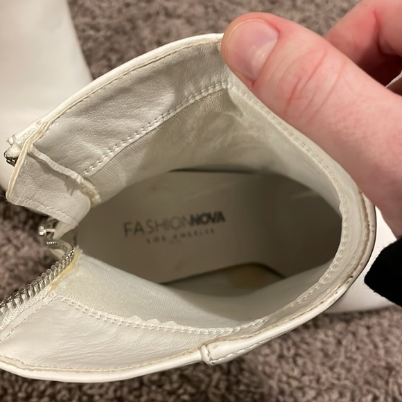 Fashion nova white chunky boots - Picture 2 of 3